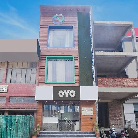 Hotel O Av Continental Zirakpur Extérieur photo