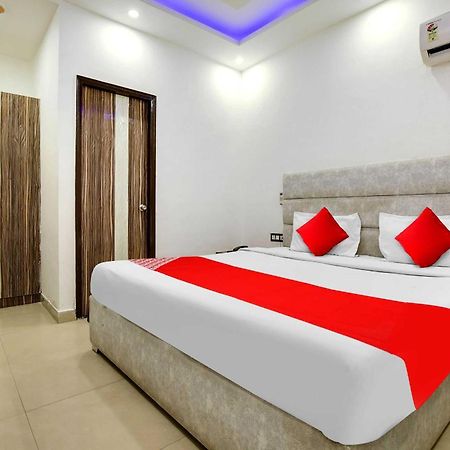 Hotel O Av Continental Zirakpur Extérieur photo