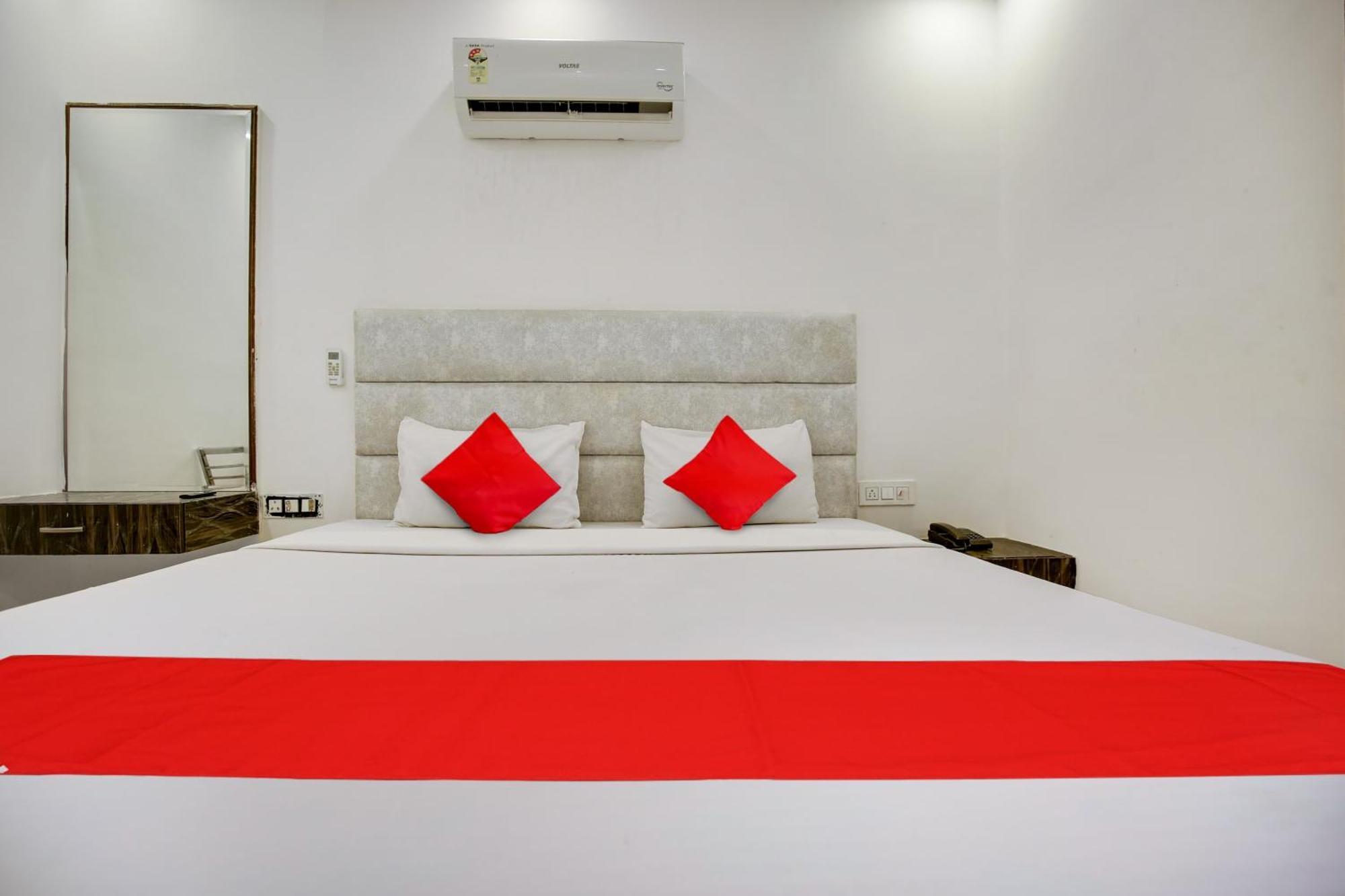 Hotel O Av Continental Zirakpur Extérieur photo