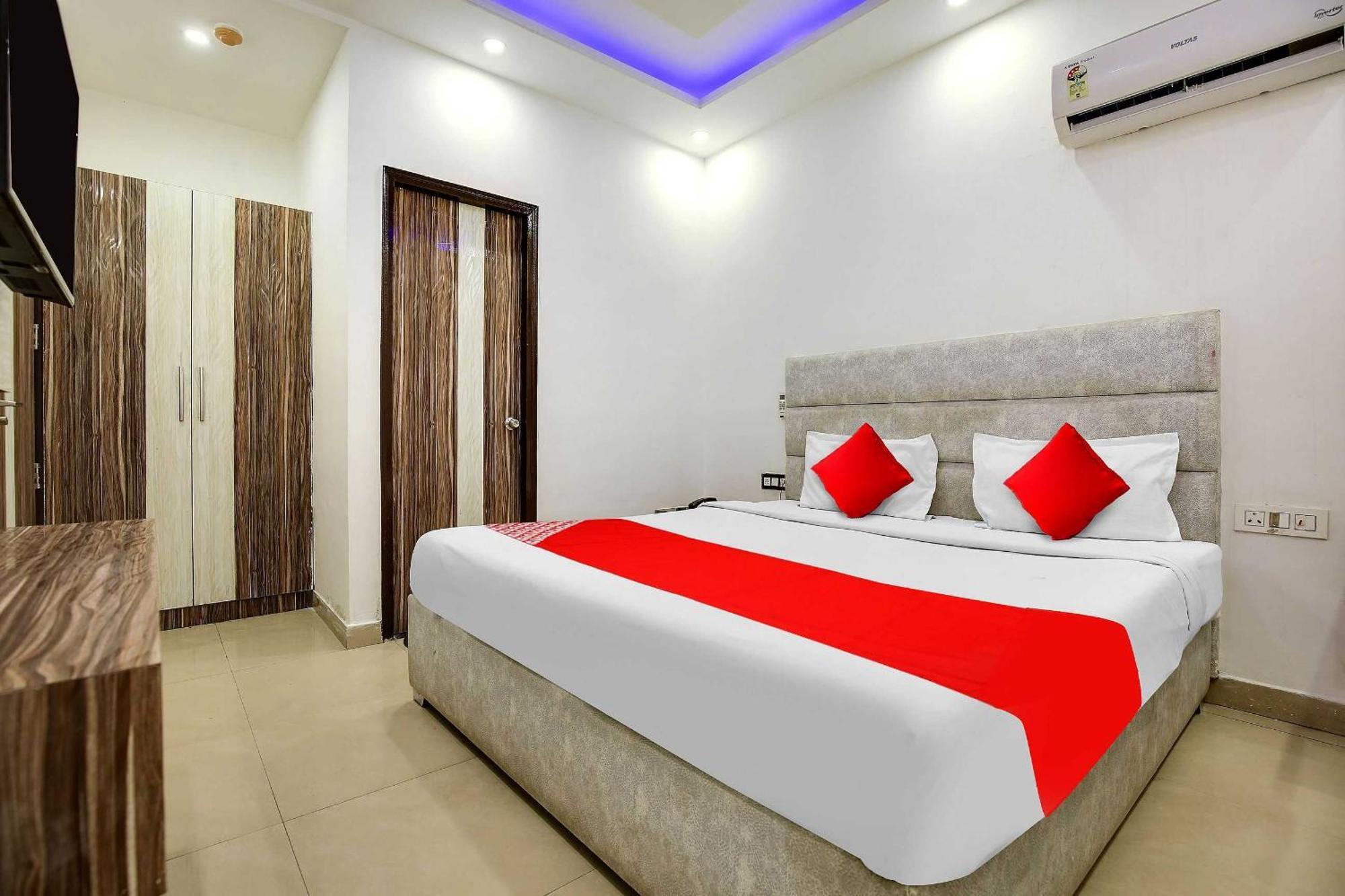 Hotel O Av Continental Zirakpur Extérieur photo