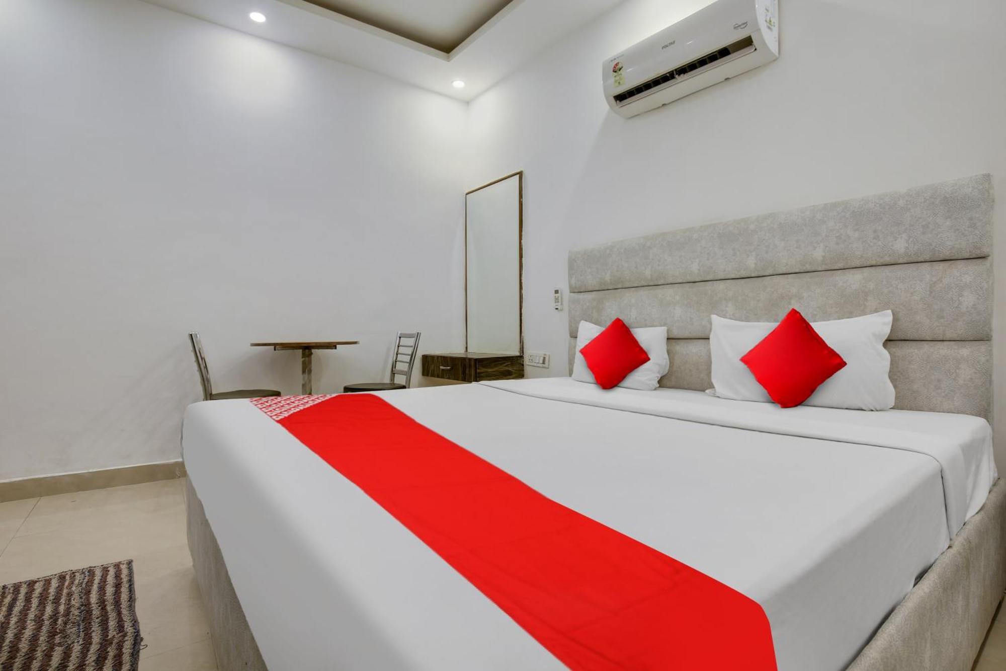 Hotel O Av Continental Zirakpur Extérieur photo