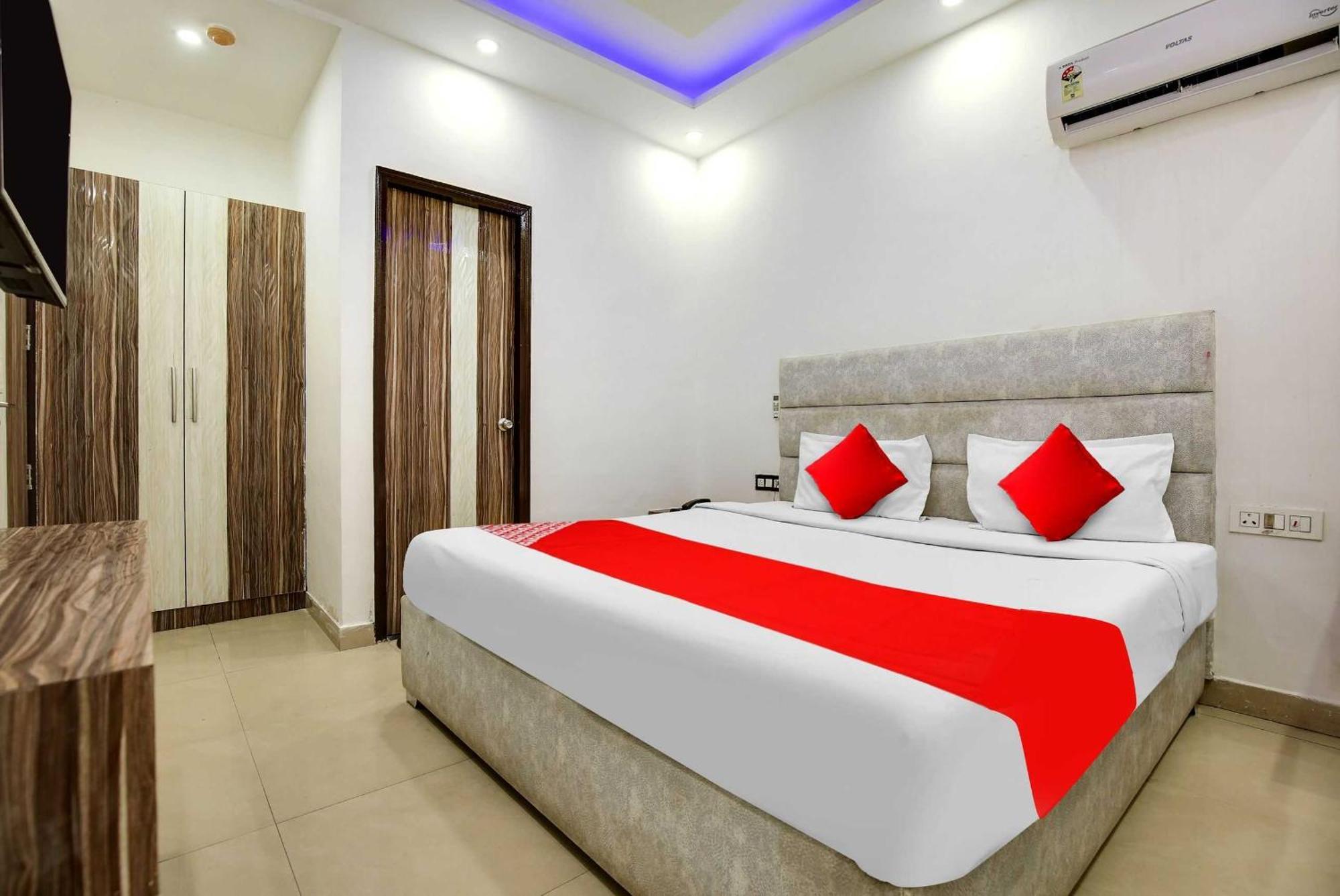 Hotel O Av Continental Zirakpur Extérieur photo