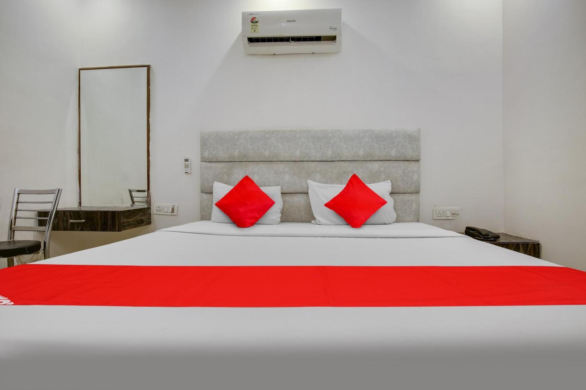Hotel O Av Continental Zirakpur Extérieur photo