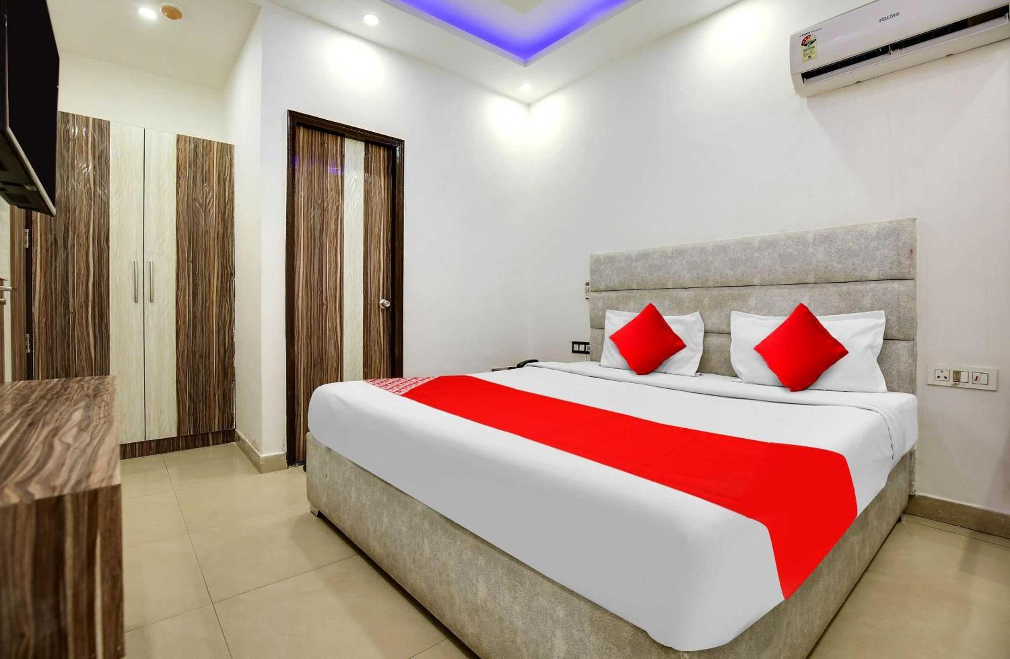 Hotel O Av Continental Zirakpur Extérieur photo