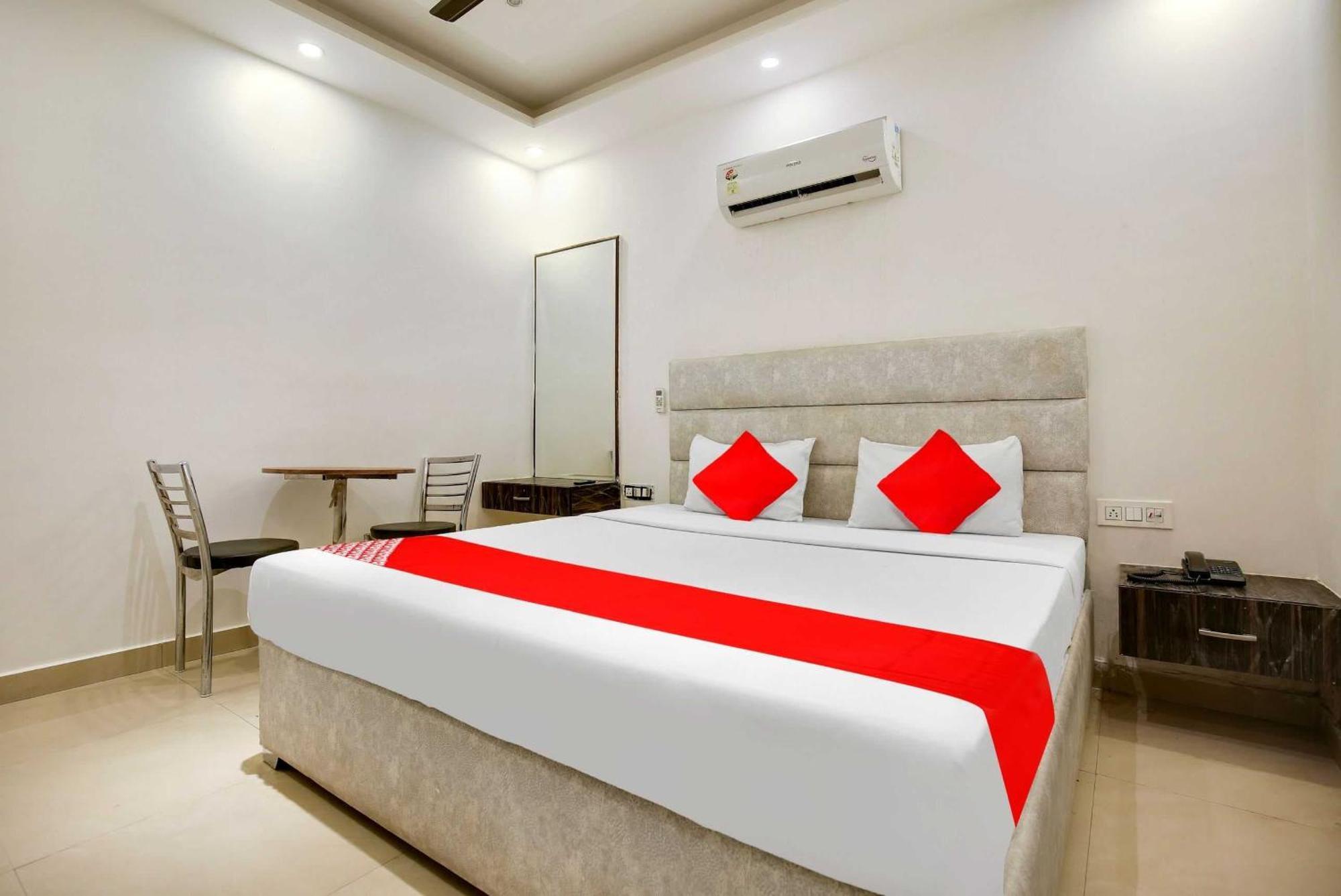 Hotel O Av Continental Zirakpur Extérieur photo