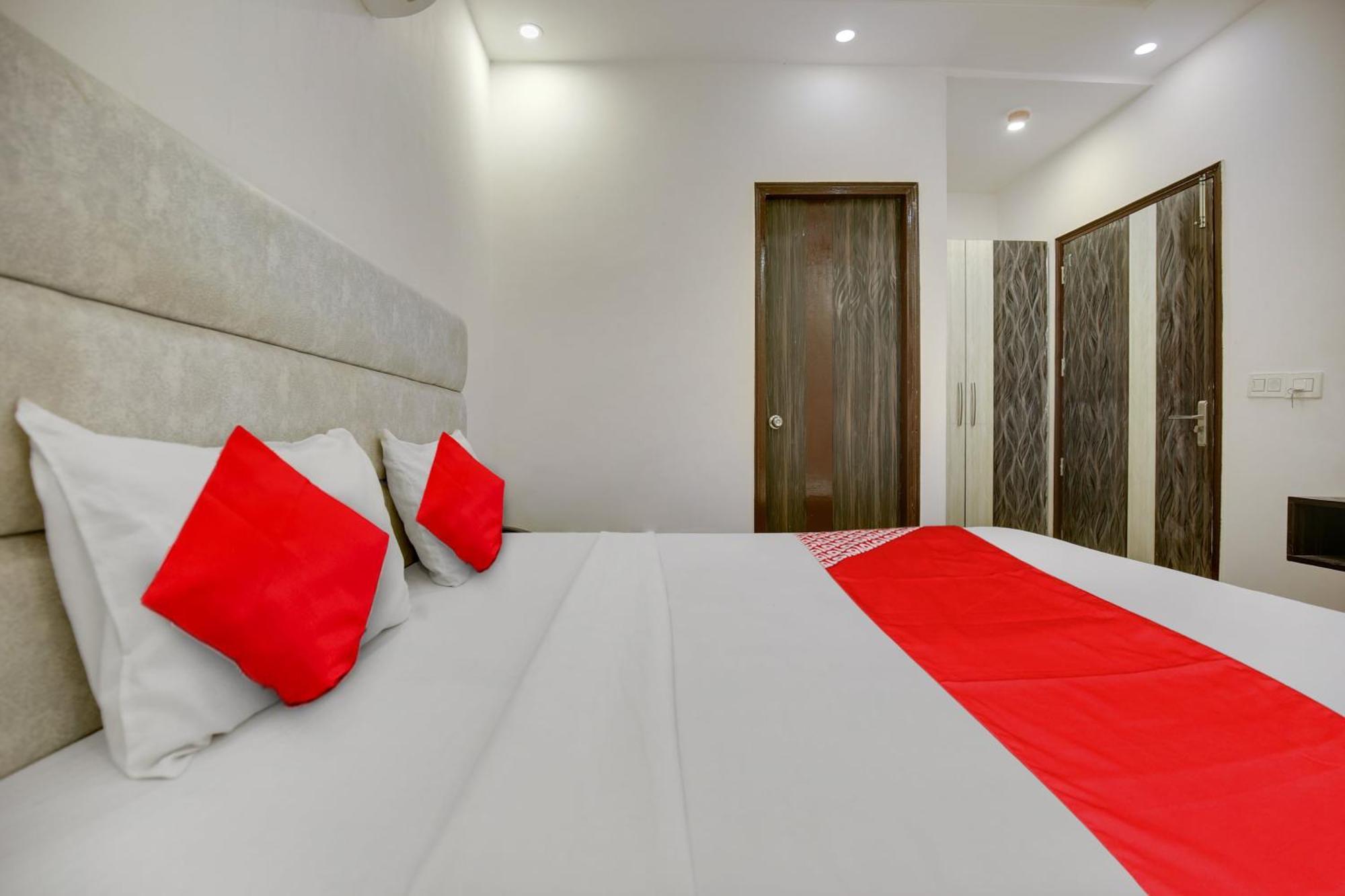 Hotel O Av Continental Zirakpur Extérieur photo