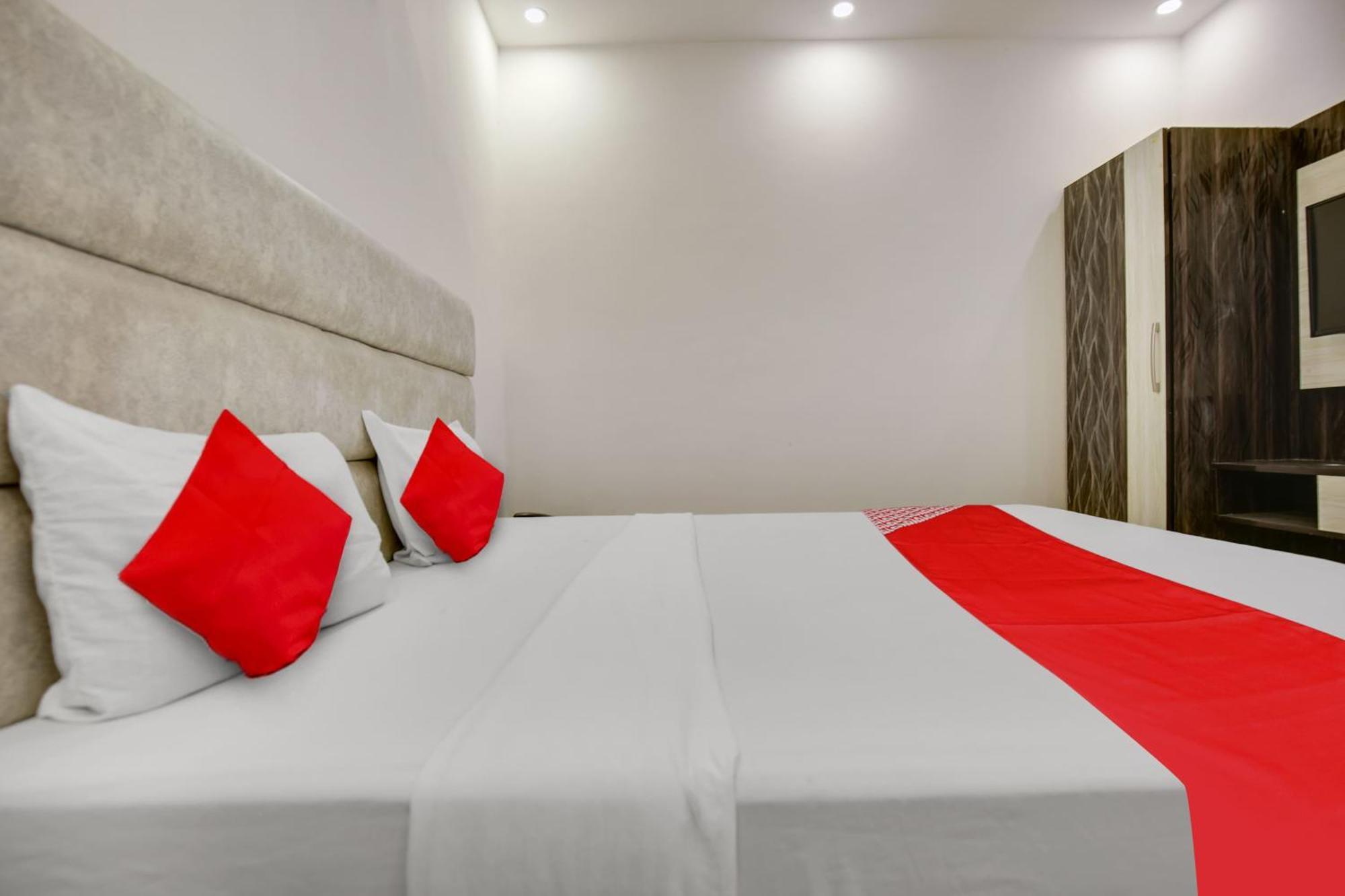 Hotel O Av Continental Zirakpur Extérieur photo