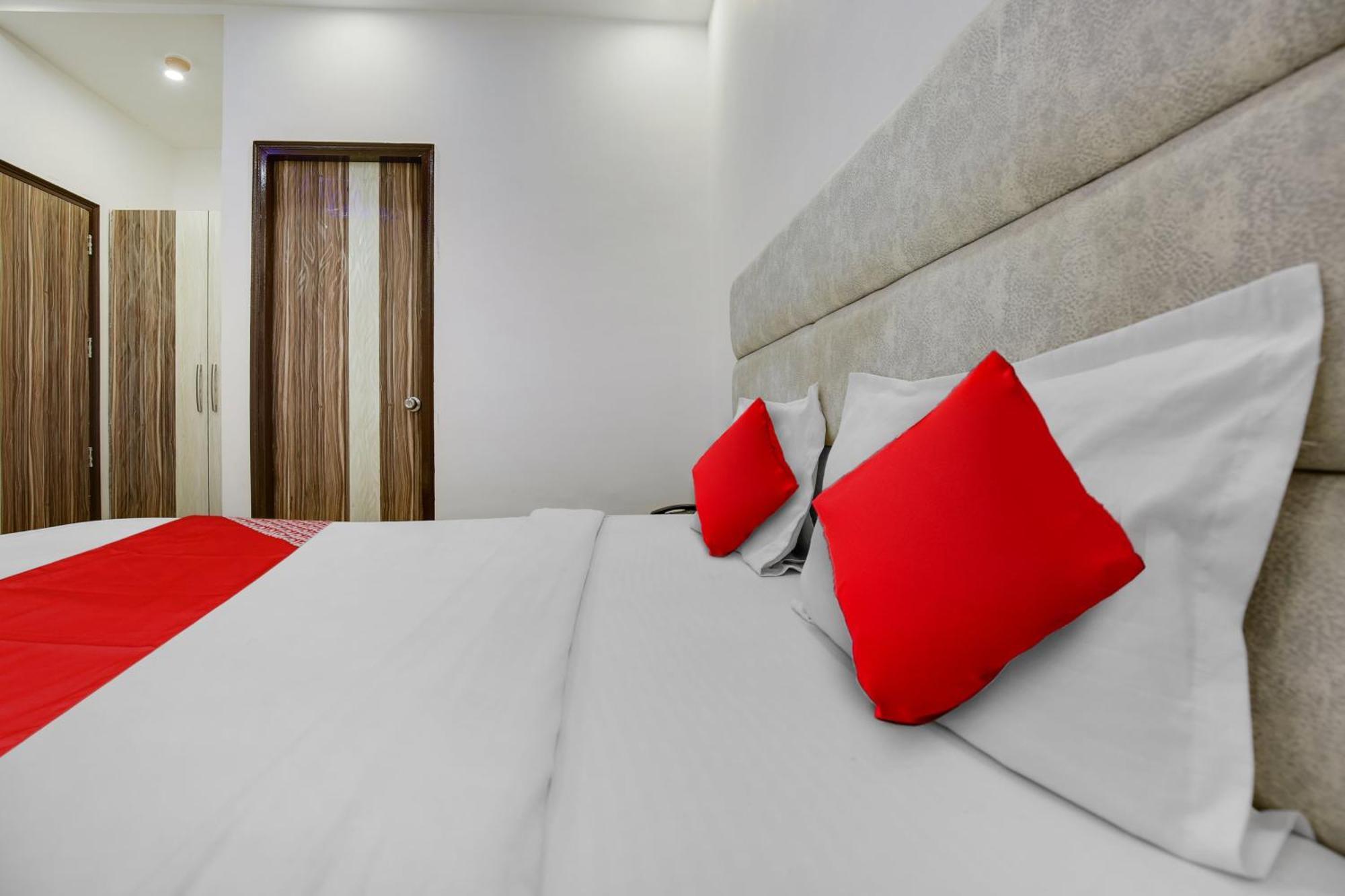Hotel O Av Continental Zirakpur Extérieur photo