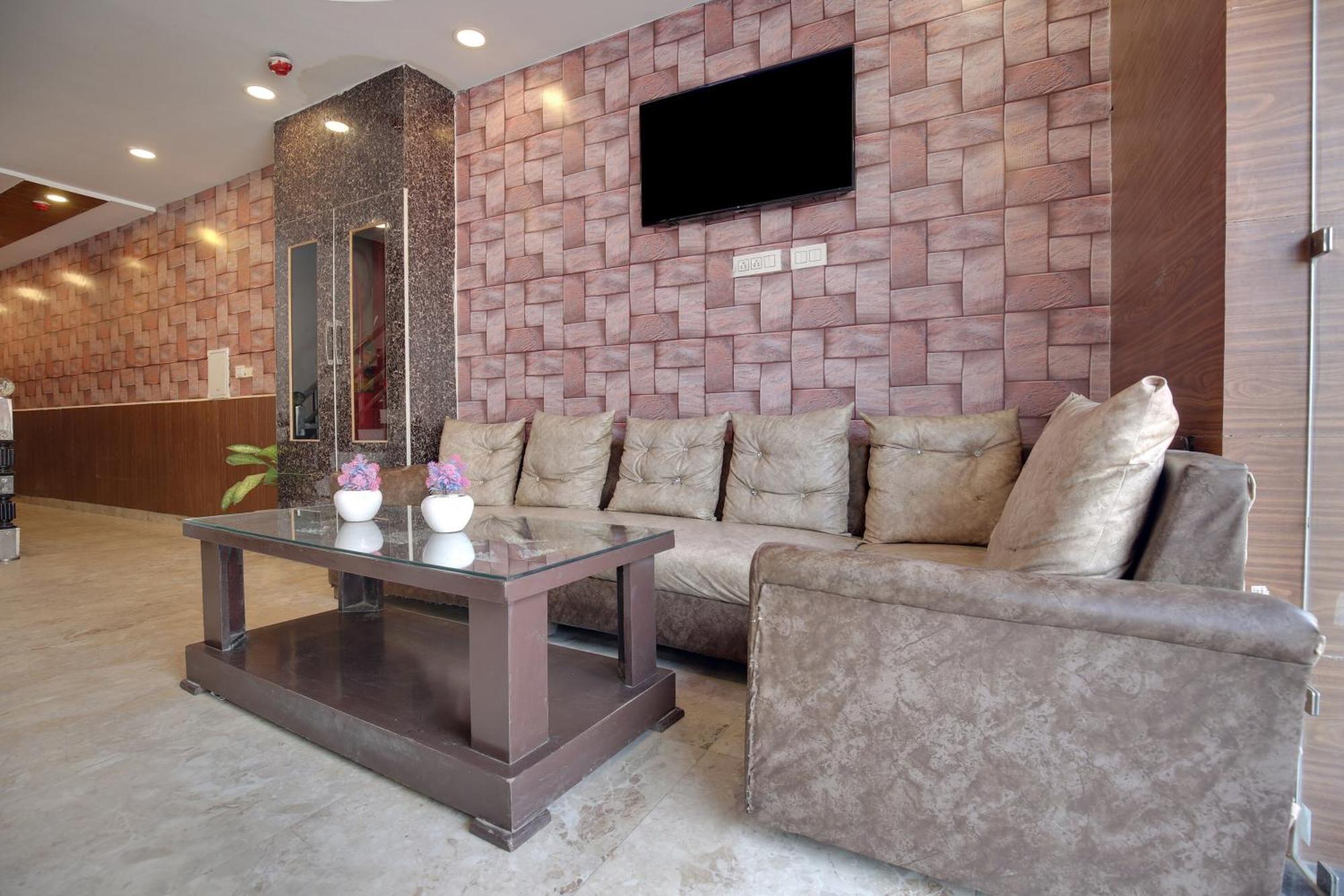 Hotel O Av Continental Zirakpur Extérieur photo